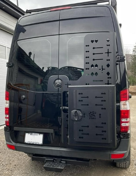 Façade d'attachement pour coffre de base vertical