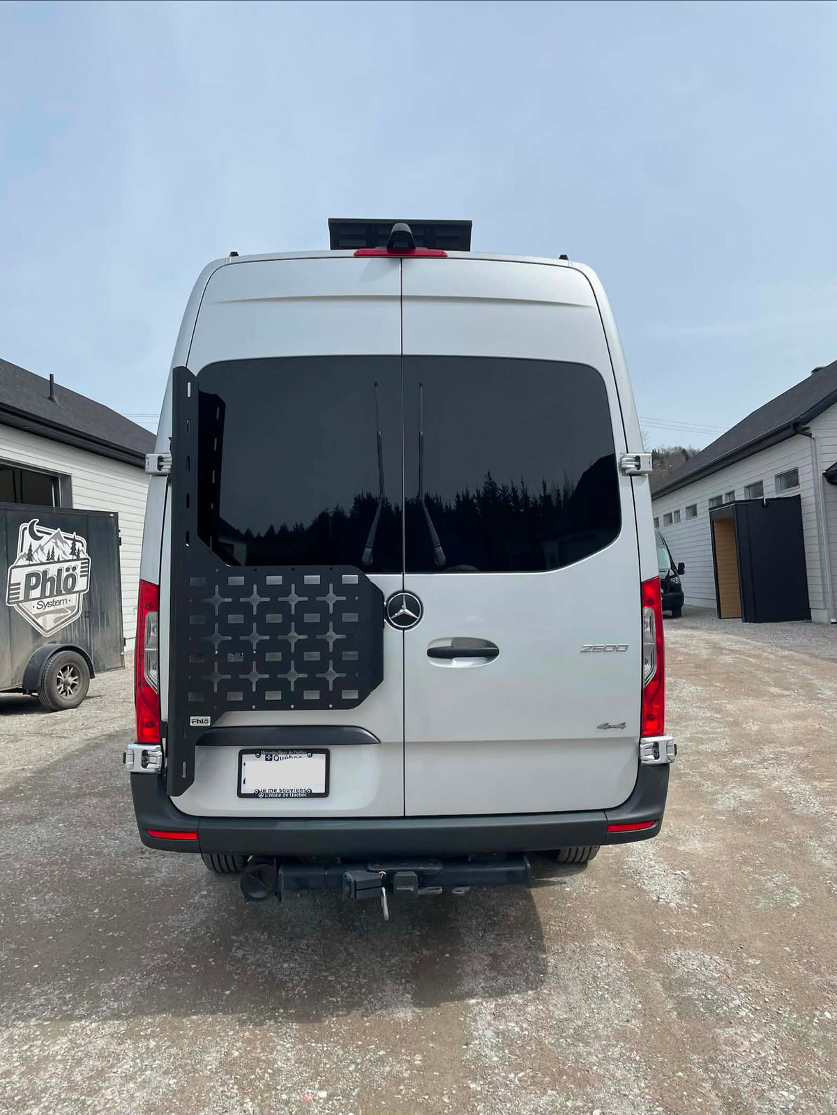 Spare tire carrier 3.0 installed on a Mercedes-Benz Sprinter