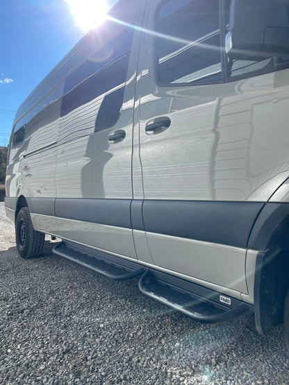 Mercedez Benz Sprinter side step right side phlosystem