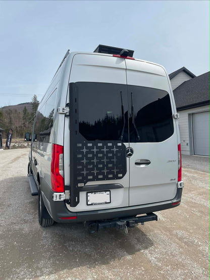 Spare tire carrier 3.0 mounted on a Mercedes-Benz Sprinter.