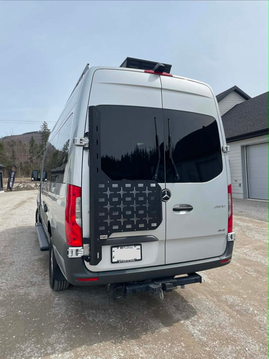 Spare tire carrier 3.0 mounted on a Mercedes-Benz Sprinter.